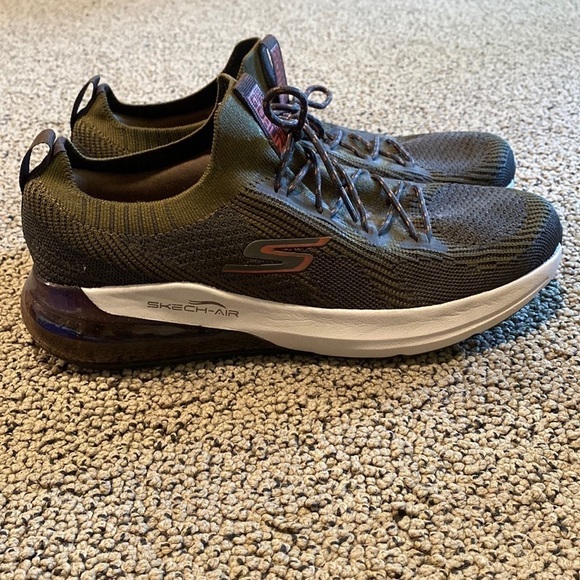 NWOT Skechers Dark Green Sneakers Size 11.5 - Picture 1 of 8